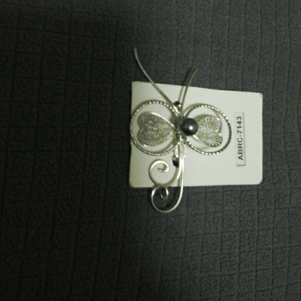 SYNTHETIC TAHITIAN PEARL BUTTERFLY BROOCH.